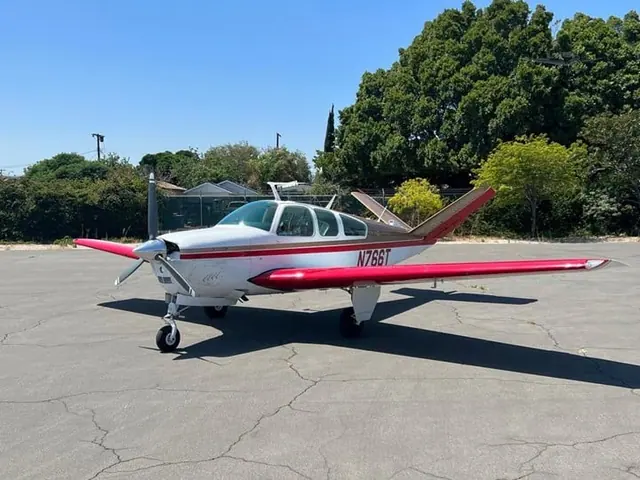 1973 Beechcraft V35B Bonanza (N766T)