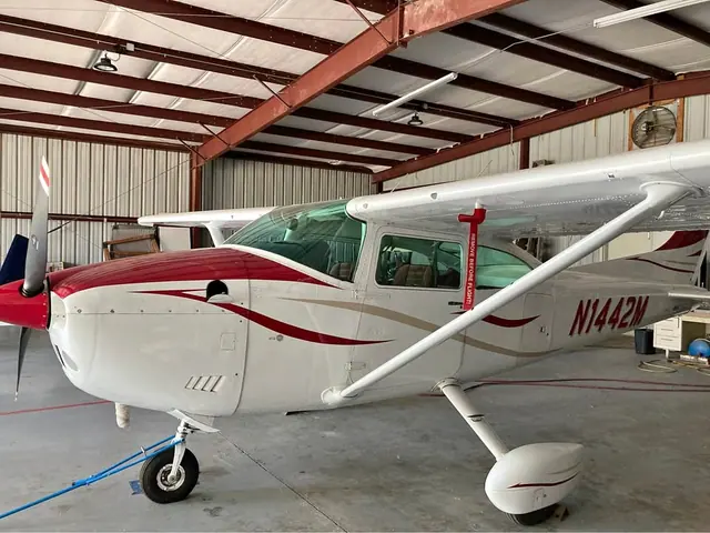 Cessna 182P
