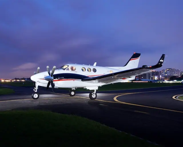2014 Beech King Air C90GT x