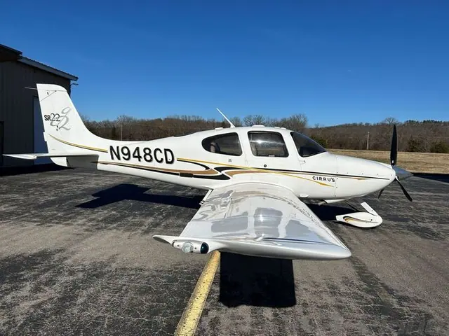 2004 Cirrus SR22