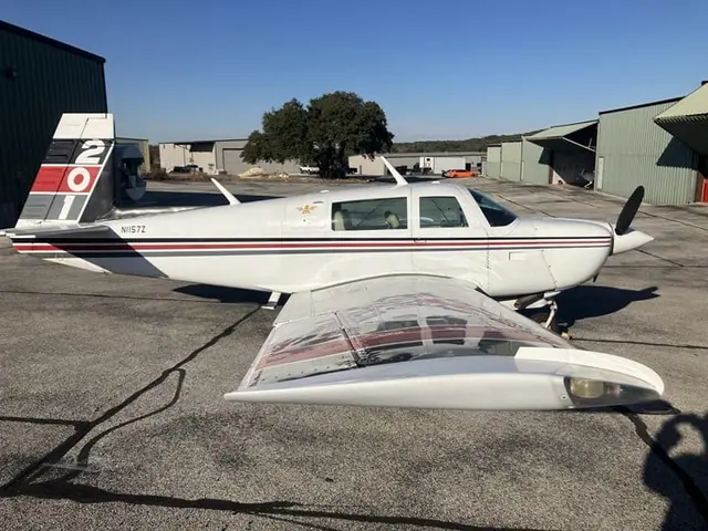 1982 Mooney M20J 201