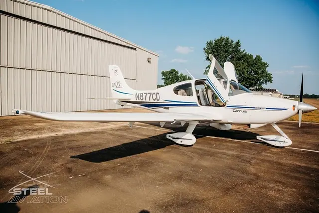 2002 Cirrus SR22 (N877CD)