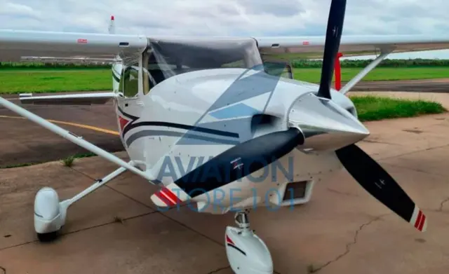 Cessna 182 – Year 1998 – 2,950 H.T.