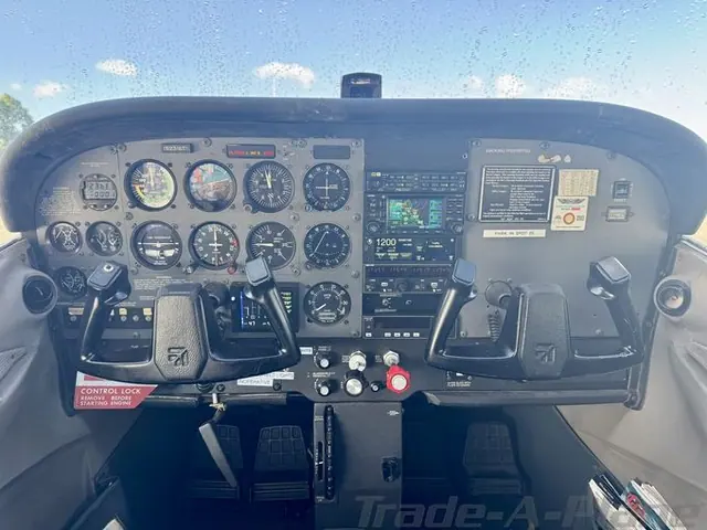 1999 Cessna 172S Skyhawk SP