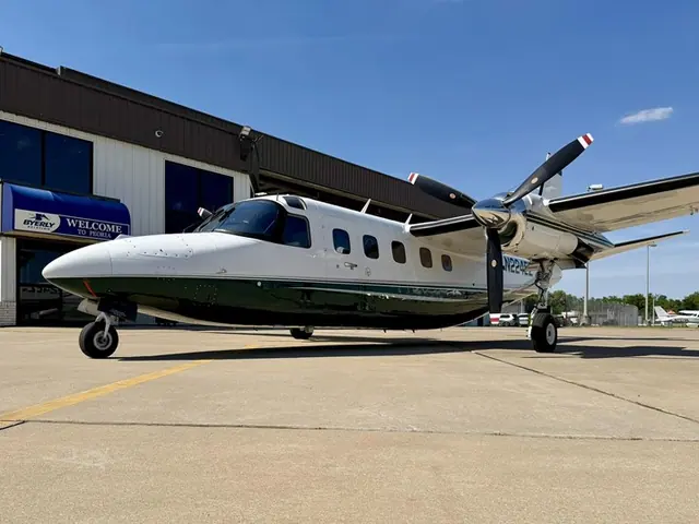 1985 Commander 1000