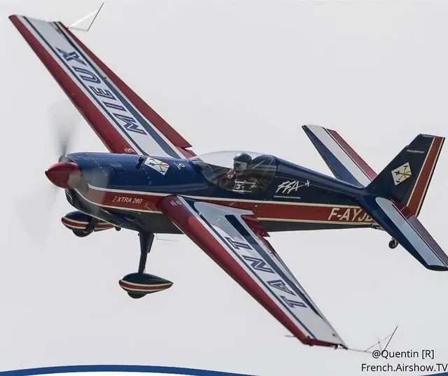 1990 Extra 260