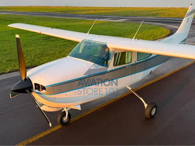 Cessna 210N – Year 1984