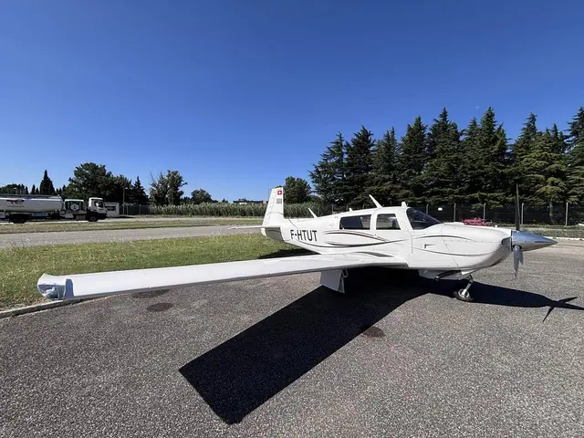1988 Mooney M20J 201