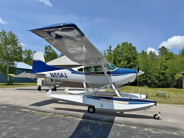 1977 Cessna 185 Skywagon Amphibian