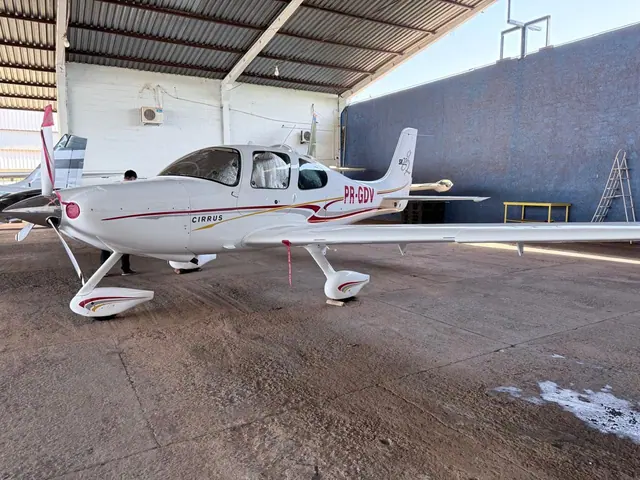 Cirrus SR22 2004