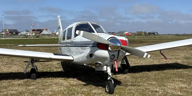 1975 Piper PA-28R-200 Arrow II laminar