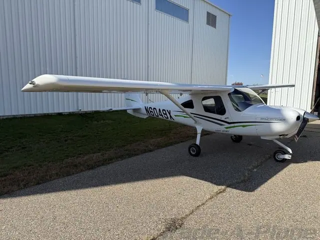 2011 Cessna 162 Skycatcher