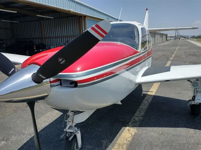 1994 Commander 114B