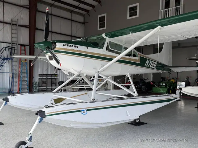 1977 Cessna 185F Amphibian