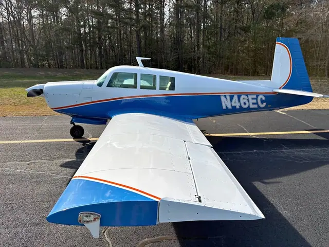 1975 Mooney m20F