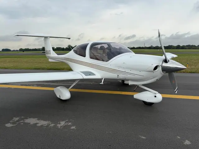 2003 Diamond DA40 Glass Cockpit, WAAS Equipped