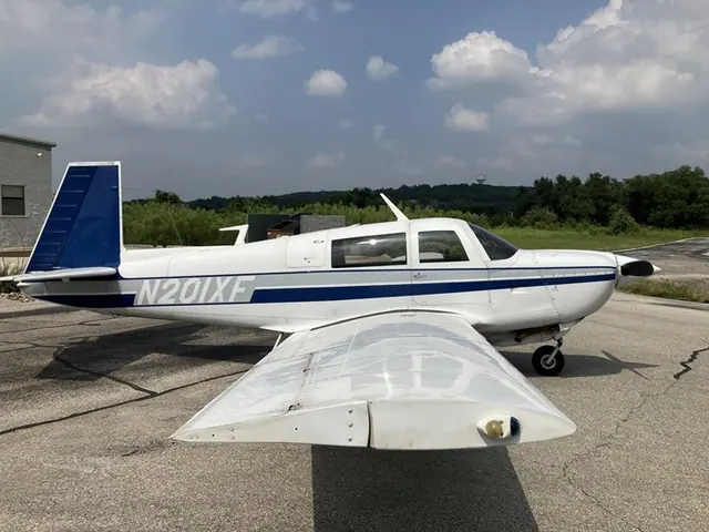1978 Mooney M20J (N201XF)