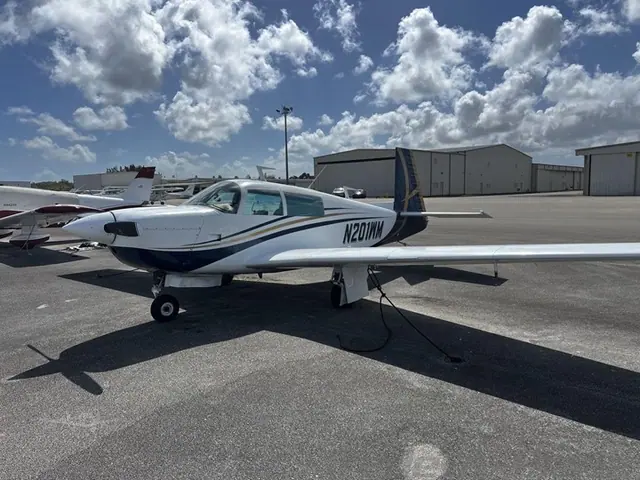 1977 Mooney M20J 201