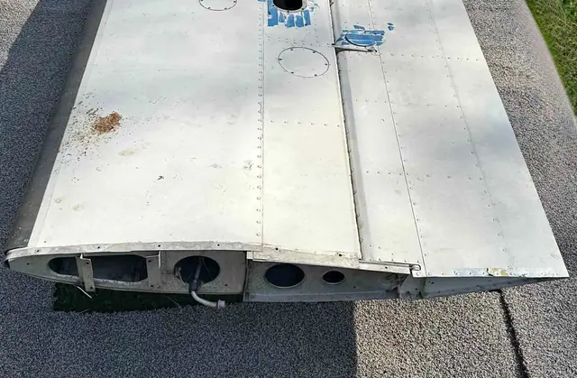 Wing Left Aileron and Flap Cessna 210M