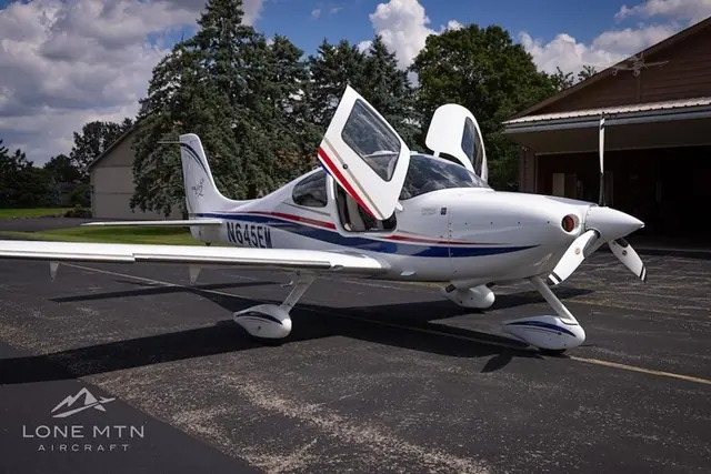 2005 Cirrus SR22-G2 (N645EM)