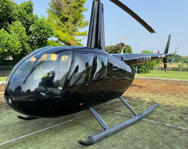 2005 Robinson R44