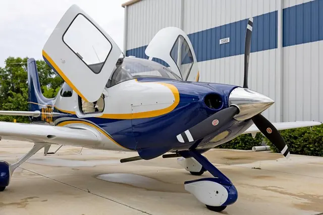 2006 Cirrus SR20-G2 (N419SR)