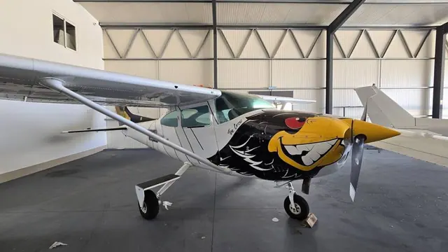 1977 Cessna 182 Skylane Q skydive