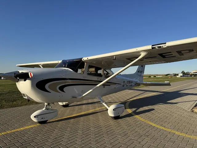 2000 Cessna 172 Skyhawk S diesel