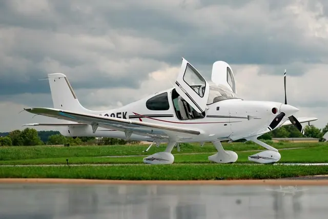 2016 Cirrus SR22-G5 (N998EK)