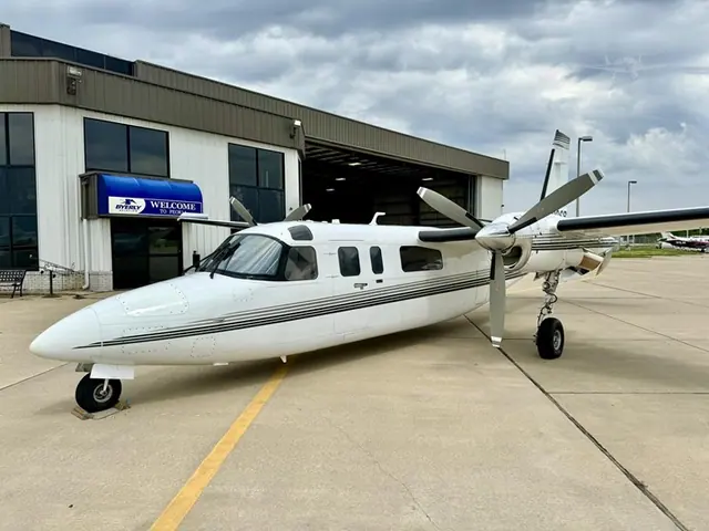 1976 Commander 690A
