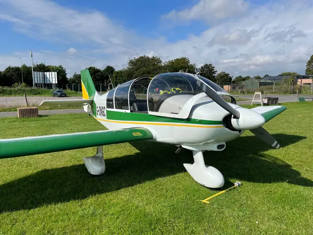 1979 Robin DR-400 180R Remorqueur