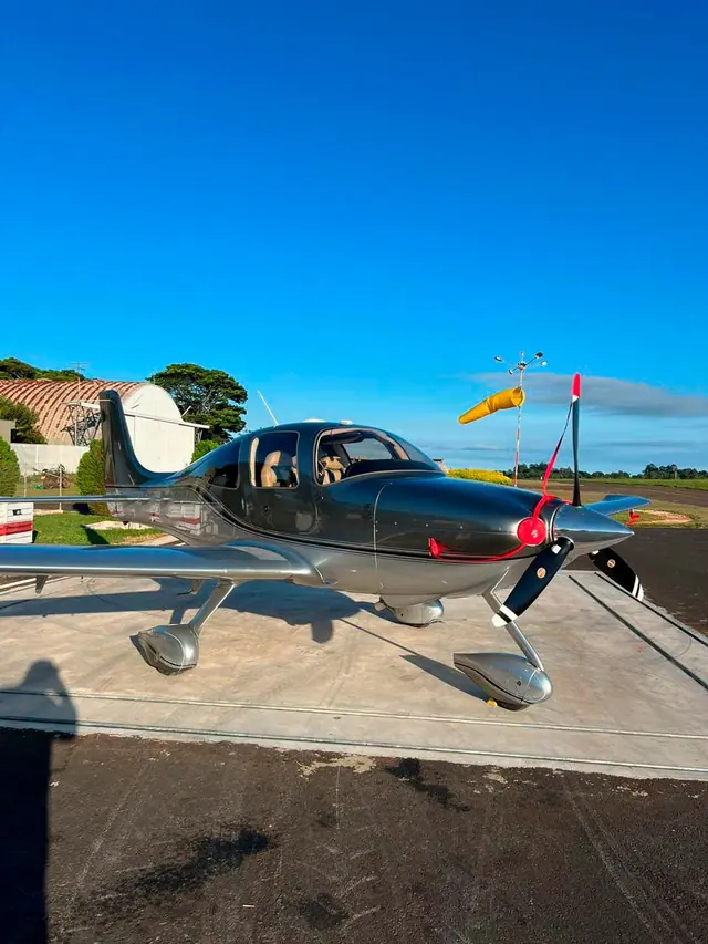 Cirrus SR22 2008
