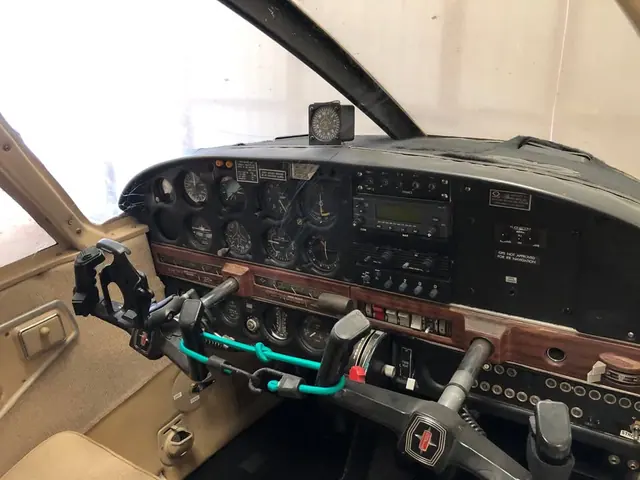 1968 Piper Cherokee 180D (disassembled)