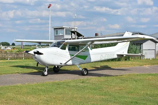 1977 Cessna 172 Skyhawk N