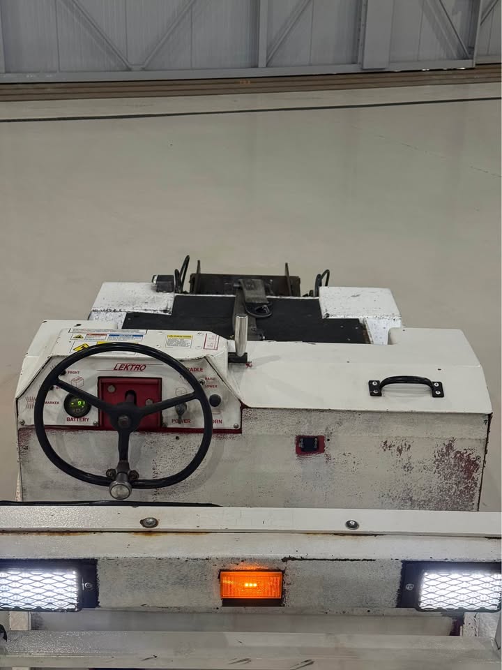 2000 Lektro Ap8750B Aircraft Tug, photo 8