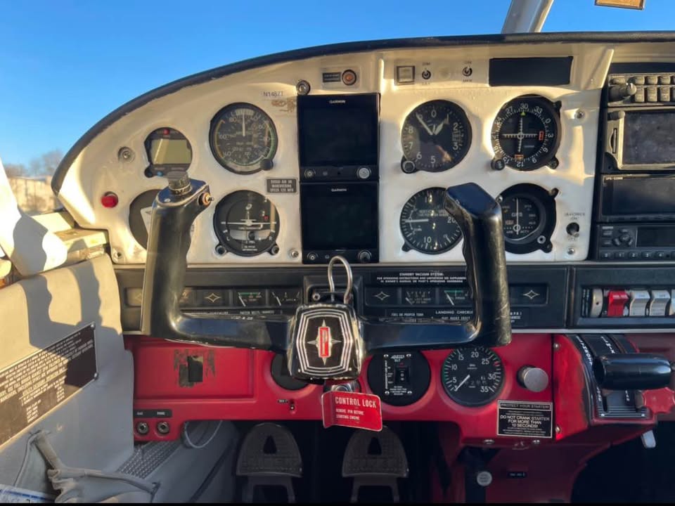 1972 Piper Cherokee PA-28-180, photo 6