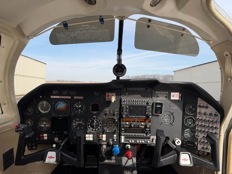 1984 Mooney M20J 201, photo 5