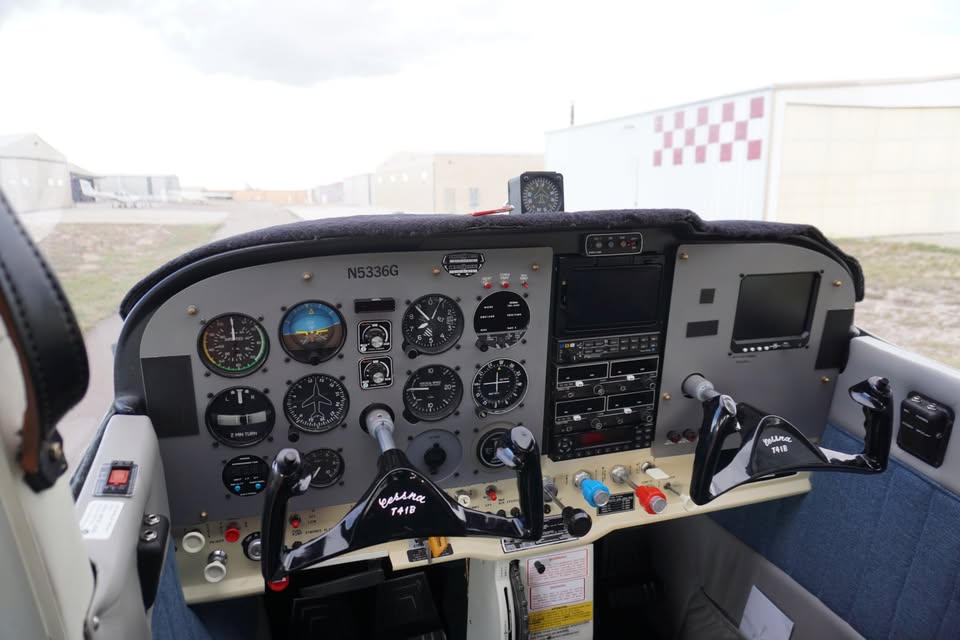 1967 Cessna R172E (T-41B), photo 6