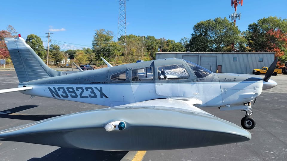 1975 Piper Arrow II, photo 2