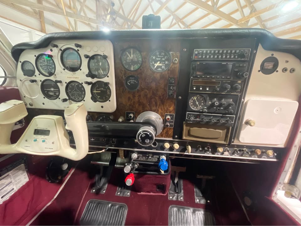 1965 Beechcraft Debonair C-33, photo 12