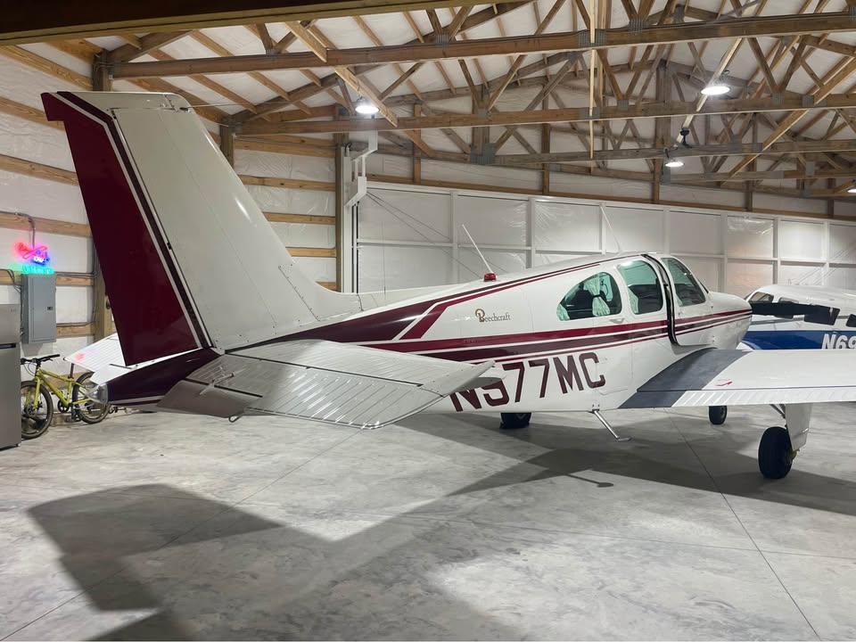 1965 Beechcraft Debonair C-33, photo 2