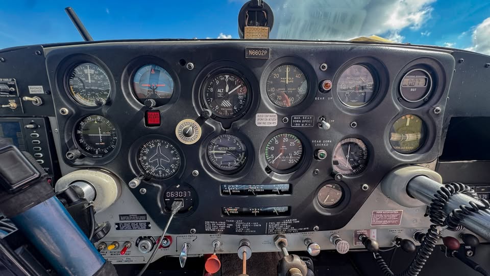 1960 Piper PA-24-180 comanche, photo 6