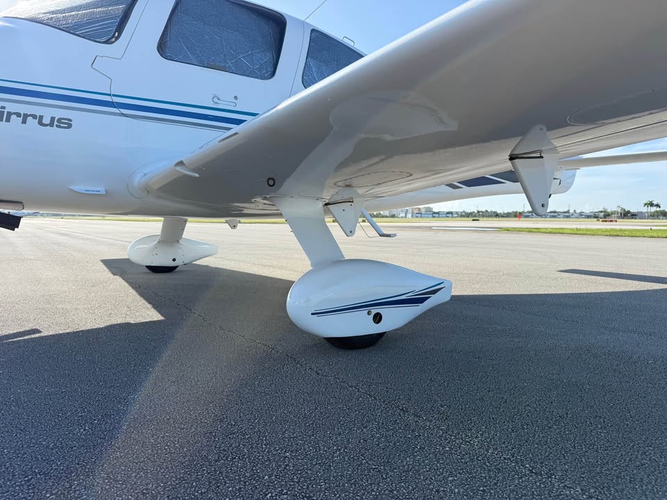 2002 Cirrus SR22, photo 2