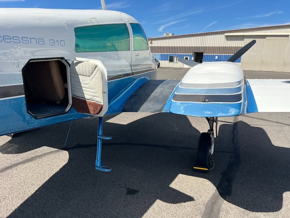 1966 Cessna 310K, photo 6