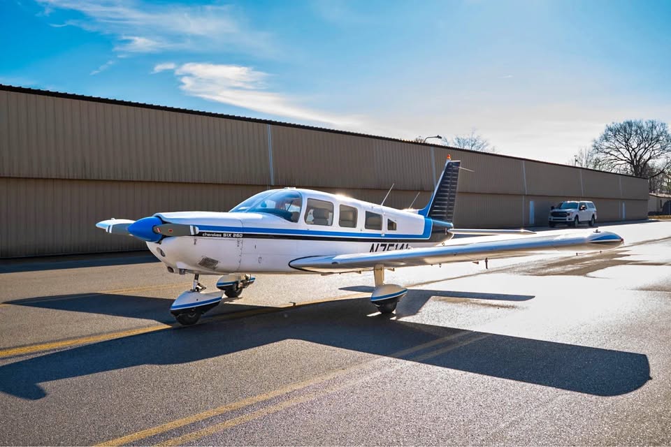 Aircraft - Piper Cherokee 6 - 260, photo 1
