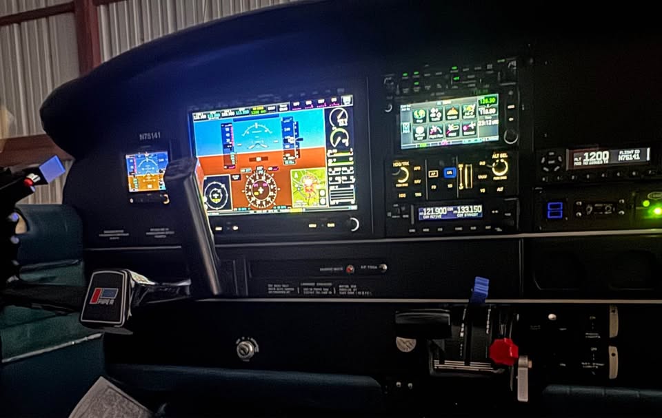 Aircraft - Piper Cherokee 6 - 260, photo 6