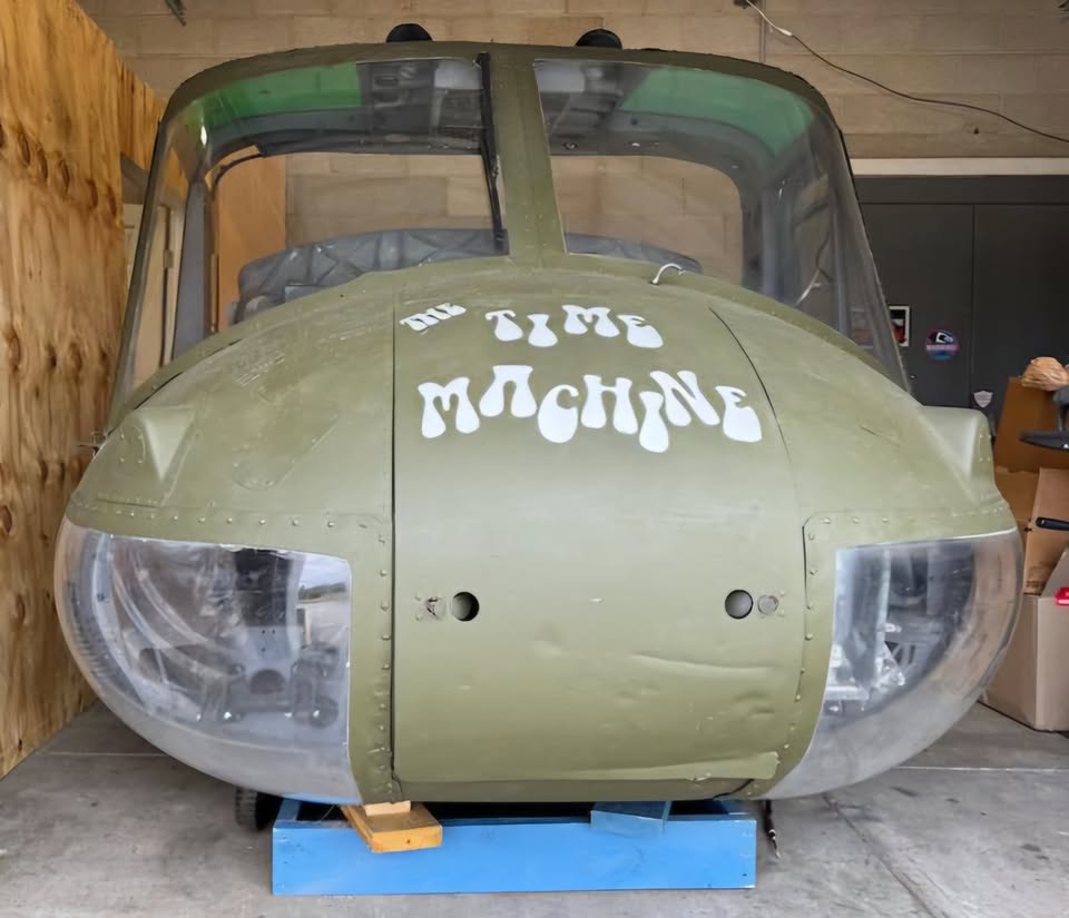 Huey-UH-1 Helicopter Cockpit Assembly, photo 2