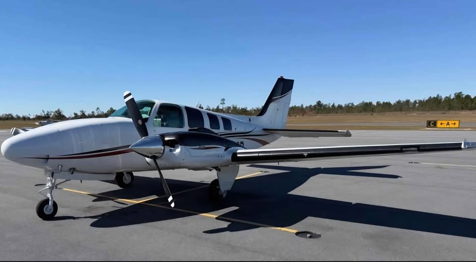 1993 Beechcraft Beech 58 Baron, photo 2