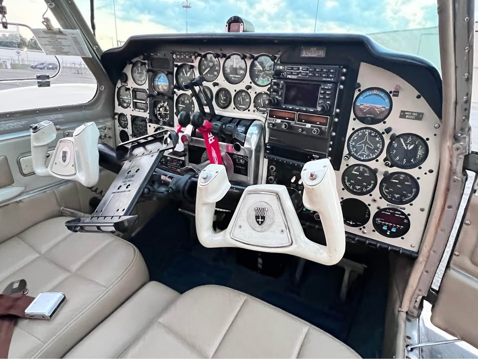 1961 Beechcraft 95-55 baron, photo 11