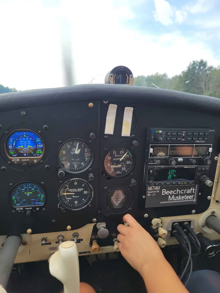 1963 Beechcraft musketeer, photo 18